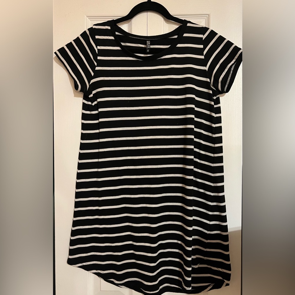Cotton On striped t-shirt dress. Runs slightly large, very comfortable fit